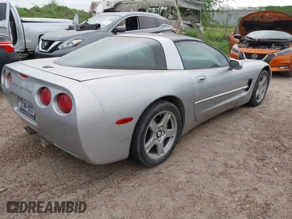 1997 Chevrolet Corvette with VIN 1G1YY22G0V5102032, listed as a IAAI auction lot 41966367 with 23,317 mi miles and . Bid and sale history available at DreamBid. Image 4.
