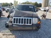 ✅ 2007 Jeep Commander Sport • VIN: 1J8HG48P07C702229 • Lot: 81189995. Wystawiony na Copart z przebiegiem 152 769 mil. Bezpłatny archiwum sprzedaży aukcyjnych z USA i szczegółowy raport historii pojazdu na DreamBid. Zdjęcie 5.