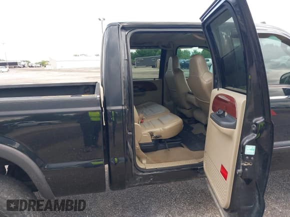 ✅ 2005 Ford F-250 XL • VIN: 1FTSW21PX5EA16621 • Lot: 42330472. Listed on IAAI with 237,031 mi. Free auction sales archive from the USA and detailed vehicle history report at DreamBid. Image 8.