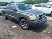 ✅ 2005 Dodge Dakota ST • VIN: 1D7HE28K75S194002 • Lot: 42562677. Wystawiony na IAAI z przebiegiem 139 060 mil. Bezpłatny archiwum sprzedaży aukcyjnych z USA i szczegółowy raport historii pojazdu na DreamBid. Zdjęcie 1.