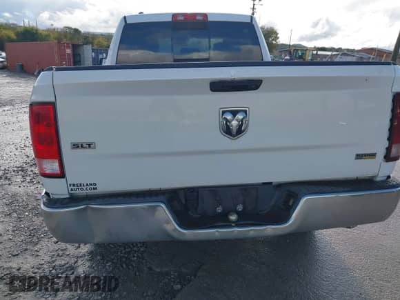 2017 Ram 1500 SLT z VIN 1C6RR6GG4HS676025, wystawiony jako IAAI lot #43585212 z przebiegiem 95 645 mil mil oraz . Historia ofert i sprzedaży dostępna na DreamBid. Obrazek 17.