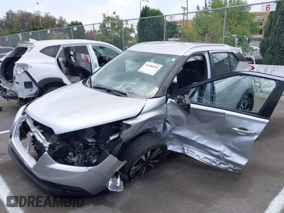 ✅ 2019 Nissan Kicks SR • VIN: 3N1CP5CU6KL515405 • Лот: 42586536. Опубликован ранее на IAAI с пробегом 88 687 миль. Бесплатный доступ к архиву аукционных продаж из США и подробный отчёт об истории автомобиля на DreamBid. Изображение 18.