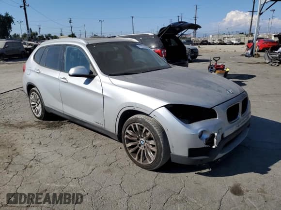 ✅ 2014 BMW X1 sDrive28i • VIN: WBAVM1C56EVW52698 • Lot: 81232165. Wystawiony na Copart z przebiegiem 131 999 mil. Bezpłatny archiwum sprzedaży aukcyjnych z USA i szczegółowy raport historii pojazdu na DreamBid. Zdjęcie 4.