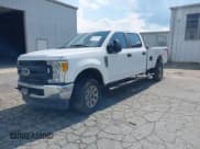 ✅ 2017 Ford F-250 Lariat • VIN: 1FT7W2B65HEC32263 • Lot: 42281628. Wystawiony na IAAI z przebiegiem 262 328 mil. Bezpłatny archiwum sprzedaży aukcyjnych z USA i szczegółowy raport historii pojazdu na DreamBid. Zdjęcie 2.