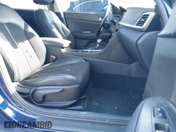 ✅ 2020 Kia Optima S • VIN: 5XXGT4L3XLG412772 • Lot: 41663511. Wystawiony na IAAI z przebiegiem 56 302 mil. Bezpłatny archiwum sprzedaży aukcyjnych z USA i szczegółowy raport historii pojazdu na DreamBid. Zdjęcie 5.