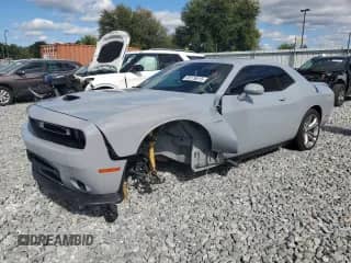 2022 Dodge Challenger R/T с VIN 2C3CDZBTXNH142845, выставлен на аукционе Copart как лот 85176515 с пробегом 42 601 миль миль и Списание • Salvage title. История ставок и продаж доступна на DreamBid. Изображение 1.