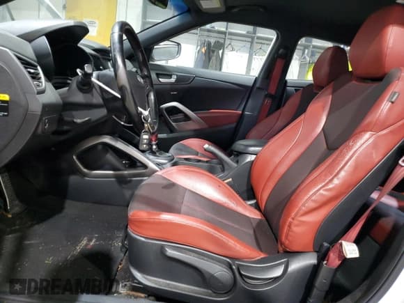 ✅ 2016 Hyundai Veloster Turbo • VIN: KMHTC6AE3GU250686 • Lot: 83077234. Wystawiony na Copart z przebiegiem 140 737 mil. Bezpłatny archiwum sprzedaży aukcyjnych z USA i szczegółowy raport historii pojazdu na DreamBid. Zdjęcie 7.