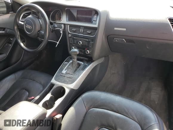 ✅ 2015 Audi A5 Premium • VIN: WAUCFAFR4FA034403 • Lot: 84794025. Wystawiony na Copart z przebiegiem 71 879 mil. Bezpłatny archiwum sprzedaży aukcyjnych z USA i szczegółowy raport historii pojazdu na DreamBid. Zdjęcie 8.