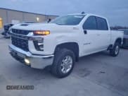 ✅ 2022 Chevrolet Silverado 2500HD LT • VIN: 1GC4YNEY0NF179067 • Лот: 93704085. Опубликован ранее на Copart с пробегом 77 136 миль. Бесплатный доступ к архиву аукционных продаж из США и подробный отчёт об истории автомобиля на DreamBid. Изображение 1.