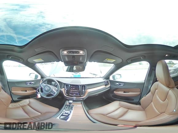 ✅ 2021 Volvo XC60 Momentum • VIN: YV4102DKXM1840893 • Lot: 62770615. Wystawiony na Copart z przebiegiem 46 554 mil. Bezpłatny archiwum sprzedaży aukcyjnych z USA i szczegółowy raport historii pojazdu na DreamBid. Zdjęcie 16.