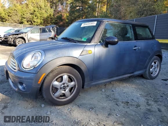 ✅ 2010 MINI Hardtop • VIN: WMWMF3C53ATU78001 • Lot: 86435565. Wystawiony na Copart z przebiegiem 104 691 mil. Bezpłatny archiwum sprzedaży aukcyjnych z USA i szczegółowy raport historii pojazdu na DreamBid. Zdjęcie 1.