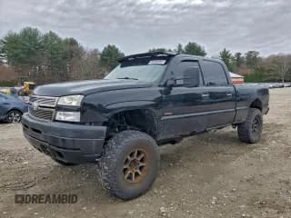 ✅ 2005 Chevrolet Silverado 2500HD LS • VIN: 1GCHK23235F832605 • Lot: 94358855. Wystawiony na Copart z przebiegiem 267 447 mil. Bezpłatny archiwum sprzedaży aukcyjnych z USA i szczegółowy raport historii pojazdu na DreamBid. Zdjęcie 1.