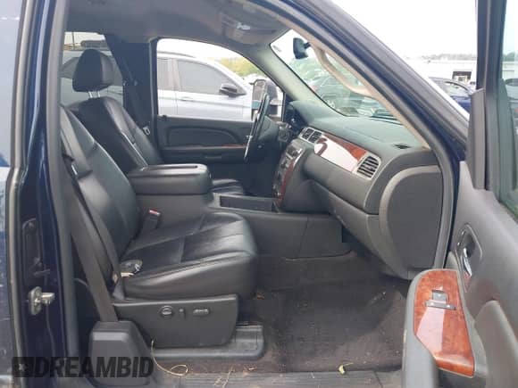 2009 Chevrolet Silverado 1500 LTZ z VIN 1GCEK39J19Z227509, wystawiony jako IAAI lot #43339769 z przebiegiem 98 235 mil mil oraz . Historia ofert i sprzedaży dostępna na DreamBid. Obrazek 5.