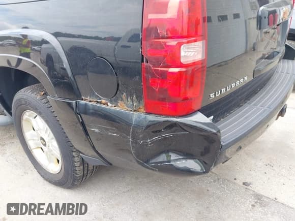 ✅ 2011 Chevrolet Suburban LT • VIN: 1GNSKJE31BR233032 • Lot: 42758398. Listed on IAAI with 167,514 mi. Free auction sales archive from the USA and detailed vehicle history report at DreamBid. Image 6.