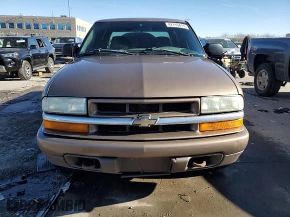 ✅ 2003 Chevrolet S-10 LS • VIN: 1GCDT13X43K136552 • Лот: 47115415. Опубликован ранее на Copart с пробегом 193 022 миль. Бесплатный доступ к архиву аукционных продаж из США и подробный отчёт об истории автомобиля на DreamBid. Изображение 5.
