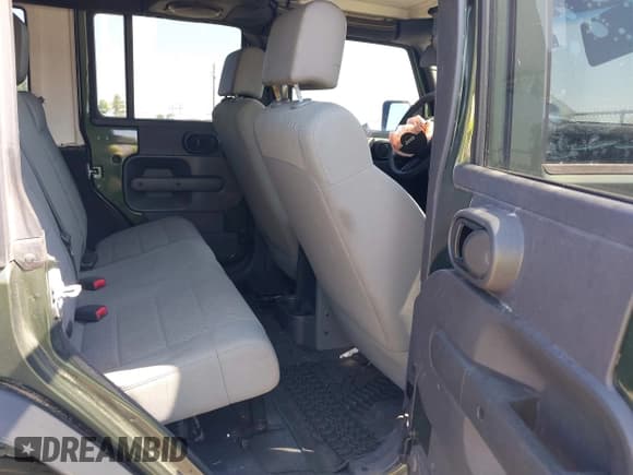 ✅ 2007 Jeep Wrangler Unlimited Sahara • VIN: 1J4GA59157L198095 • Lot: 43011519. Listed on IAAI with 198,022 mi. Free auction sales archive from the USA and detailed vehicle history report at DreamBid. Image 8.