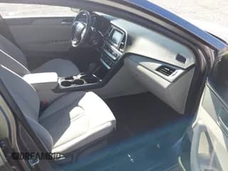 ✅ 2018 Hyundai Sonata SE • VIN: 5NPE24AF7JH637661 • Лот: 43591747. Опубликован ранее на IAAI с пробегом 127 225 миль. Бесплатный доступ к архиву аукционных продаж из США и подробный отчёт об истории автомобиля на DreamBid. Изображение 5.