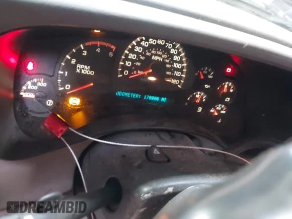 ✅ 2005 Chevrolet Silverado 2500HD LS • VIN: 1GCHK23285F825357 • Lot: 42038945. Listed on IAAI with 170,006 mi. Free auction sales archive from the USA and detailed vehicle history report at DreamBid. Image 7.