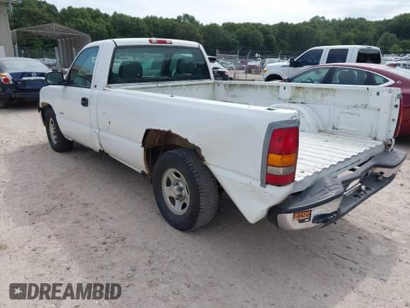 ✅ 2000 Chevrolet Silverado 1500 • VIN: 1GCEC14W8YZ321924 • Lot: 43156206. Wystawiony na IAAI z przebiegiem 134 081 mil mil. Skorzystaj z bezpłatnego archiwum sprzedaży aukcyjnych z USA i zobacz szczegółowy raport historii pojazdu na DreamBid. Zdjęcie 3.