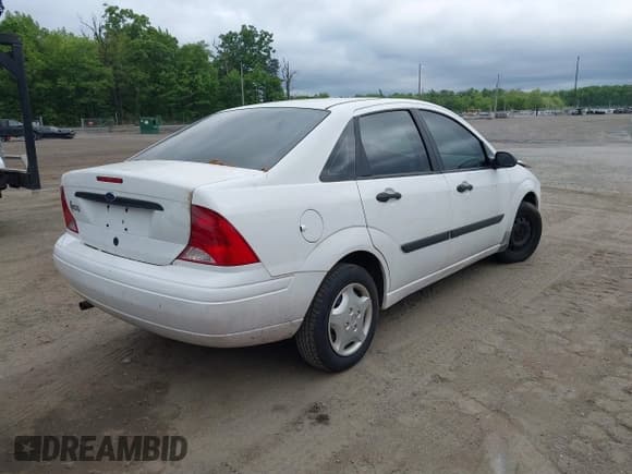 ✅ 2002 Ford Focus LX • VIN: 1FAFP33P42W350981 • Lot: 42245449. Wystawiony na IAAI z przebiegiem Nie podano. Bezpłatny archiwum sprzedaży aukcyjnych z USA i szczegółowy raport historii pojazdu na DreamBid. Zdjęcie 4.