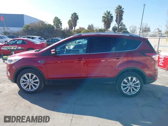 ✅ 2017 Ford Escape Titanium • VIN: 1FMCU0JD3HUC80662 • Lot: 43873809. Wystawiony na IAAI z przebiegiem 9 741 mil. Bezpłatny archiwum sprzedaży aukcyjnych z USA i szczegółowy raport historii pojazdu na DreamBid. Zdjęcie 14.