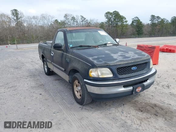 ✅ 1997 Ford F-150 • VIN: 1FTDF1762VNC69885 • Lot: 41845528. Wystawiony na IAAI z przebiegiem 181 385 mil. Bezpłatny archiwum sprzedaży aukcyjnych z USA i szczegółowy raport historii pojazdu na DreamBid. Zdjęcie 1.