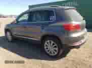 2013 Volkswagen Tiguan SE z VIN WVGAV7AX7DW018388, wystawiony jako Copart lot #56188045 z przebiegiem 98 066 mil mil oraz Szkoda całkowita • Salvage title. Historia ofert i sprzedaży dostępna na DreamBid. Obrazek 2.