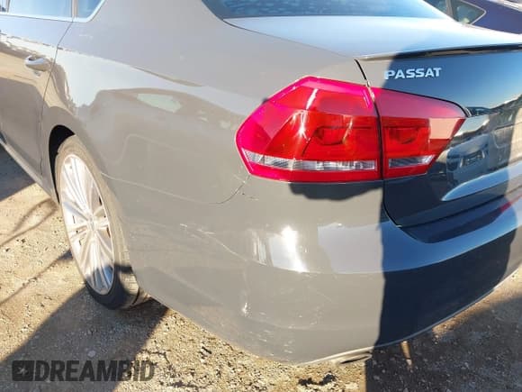 ✅ 2014 Volkswagen Passat SE • VIN: 1VWBT7A34EC119481 • Лот: 43775742. Опубликован ранее на IAAI с пробегом 105 924 миль. Бесплатный доступ к архиву аукционных продаж из США и подробный отчёт об истории автомобиля на DreamBid. Изображение 6.