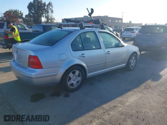 ✅ 2000 Volkswagen Jetta GLS • VIN: 3VWSC29M0YM122784 • Lot: 43895234. Listed on IAAI with 158,081 mi. Free auction sales archive from the USA and detailed vehicle history report at DreamBid. Image 4.