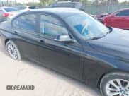 ✅ 2017 BMW 3 Series 320i • VIN: WBA8A9C35HK864405 • Lot: 43475544. Wystawiony na IAAI z przebiegiem 120 278 mil. Bezpłatny archiwum sprzedaży aukcyjnych z USA i szczegółowy raport historii pojazdu na DreamBid. Zdjęcie 13.