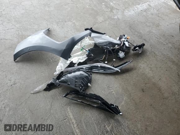 ✅ 2024 Subaru Solterra Touring • VIN: JTMABABA7RA051139 • Lot: 68885945. Wystawiony na Copart z przebiegiem 9 490 mil. Bezpłatny archiwum sprzedaży aukcyjnych z USA i szczegółowy raport historii pojazdu na DreamBid. Zdjęcie 12.