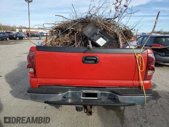 ✅ 2003 Chevrolet Silverado 2500HD Work Truck • VIN: 1GCHK24U63E199259 • Lot: 92835855. Wystawiony na Copart z przebiegiem 162 314 mil. Bezpłatny archiwum sprzedaży aukcyjnych z USA i szczegółowy raport historii pojazdu na DreamBid. Zdjęcie 6.