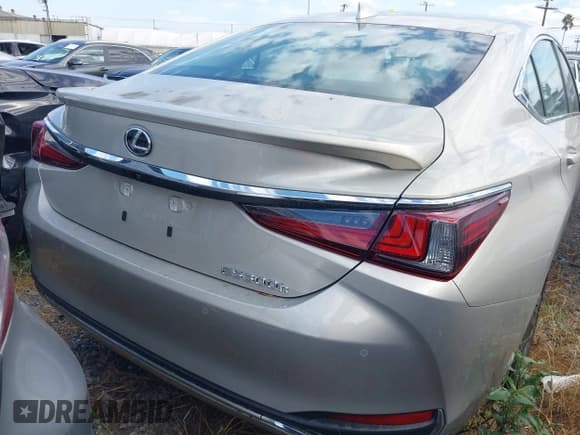 ✅ 2024 Lexus ES 300h Luxury • VIN: 58AEA1C17RU049851 • Lot: 43159025. Listed on IAAI with 3,473 mi. Free auction sales archive from the USA and detailed vehicle history report at DreamBid. Image 17.