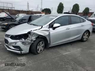 2017 Chevrolet Cruze LS z VIN 1G1BC5SMXH7192715, wystawiony jako Copart lot #85752945 z przebiegiem 115 534 mil mil oraz Szkoda całkowita • Salvage title. Historia ofert i sprzedaży dostępna na DreamBid. Obrazek 1.