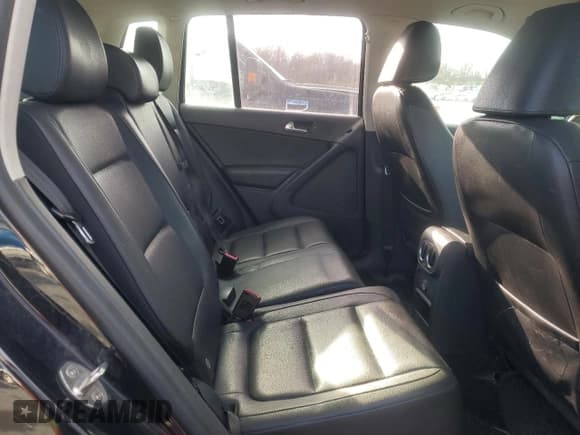 ✅ 2016 Volkswagen Tiguan SEL • VIN: WVGBV7AX3GW033091 • Lot: 92730185. Wystawiony na Copart z przebiegiem 111 333 mil. Bezpłatny archiwum sprzedaży aukcyjnych z USA i szczegółowy raport historii pojazdu na DreamBid. Zdjęcie 10.