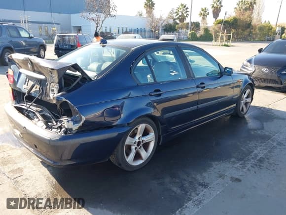 ✅ 2004 BMW 3 Series 325i • VIN: WBAAZ334X4KP88318 • Lot: 41299414. Listed on IAAI with 161,938 mi. Free auction sales archive from the USA and detailed vehicle history report at DreamBid. Image 4.