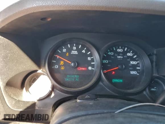 2009 Chevrolet Silverado 1500 LS z VIN 2GCEC19C491117064, wystawiony jako Copart lot #90072525 z przebiegiem 142 291 mil mil oraz Czysty tytuł • Clean title. Historia ofert i sprzedaży dostępna na DreamBid. Obrazek 9.