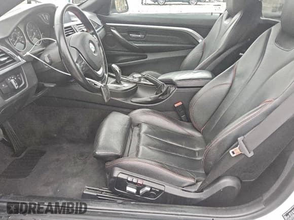 ✅ 2018 BMW 4 Series 430i • VIN: WBA4Z1C56JEC60637 • Lot: 92638015. Wystawiony na Copart z przebiegiem 55 917 mil. Bezpłatny archiwum sprzedaży aukcyjnych z USA i szczegółowy raport historii pojazdu na DreamBid. Zdjęcie 7.