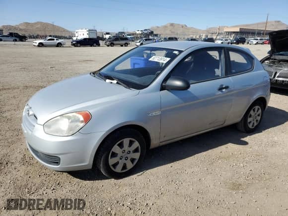 2008 Hyundai Accent GS z VIN KMHCM36C88U076196, wystawiony jako Copart lot #52713914 z przebiegiem 140 434 mil mil oraz Szkoda całkowita • Salvage title. Historia ofert i sprzedaży dostępna na DreamBid. Obrazek 1.