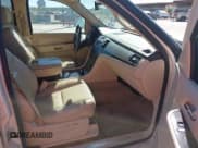 ✅ 2007 Cadillac Escalade • VIN: 1GYFK63817R253384 • Lot: 43669995. Wystawiony na IAAI z przebiegiem 209 738 mil. Bezpłatny archiwum sprzedaży aukcyjnych z USA i szczegółowy raport historii pojazdu na DreamBid. Zdjęcie 5.