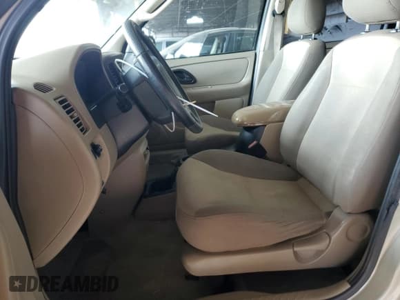 ✅ 2003 Ford Escape XLS Popular • VIN: 1FMYU92113KD08154 • Lot: 51543445. Listed on Copart with 177,686 mi. Free auction sales archive from the USA and detailed vehicle history report at DreamBid. Image 7.