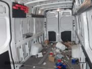 ✅ 2023 Mercedes-Benz Sprinter Cargo • VIN: W1Y40CHY1PT150152 • Lot: 43027930. Wystawiony na IAAI z przebiegiem 37 066 mil. Bezpłatny archiwum sprzedaży aukcyjnych z USA i szczegółowy raport historii pojazdu na DreamBid. Zdjęcie 8.