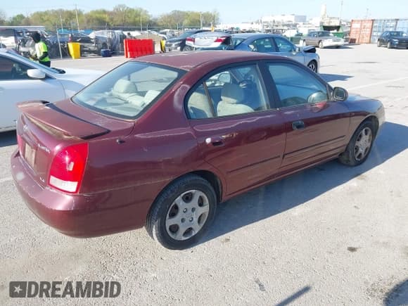 ✅ 2001 Hyundai Elantra GLS • VIN: KMHDN45DX1U085019 • Lot: 42045813. Wystawiony na IAAI z przebiegiem 240 444 mil. Bezpłatny archiwum sprzedaży aukcyjnych z USA i szczegółowy raport historii pojazdu na DreamBid. Zdjęcie 4.