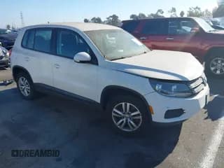 ✅ 2013 Volkswagen Tiguan S • VIN: WVGAV7AX9DW531514 • Lot: 41041247. Wystawiony na IAAI z przebiegiem 154 640 mil. Bezpłatny archiwum sprzedaży aukcyjnych z USA i szczegółowy raport historii pojazdu na DreamBid. Zdjęcie 1.
