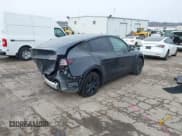 ✅ 2024 Tesla Model Y Long Range • VIN: 7SAYGAEE9RF180802 • Lot: 41221635. Wystawiony na IAAI z przebiegiem 8 078 mil. Bezpłatny archiwum sprzedaży aukcyjnych z USA i szczegółowy raport historii pojazdu na DreamBid. Zdjęcie 4.