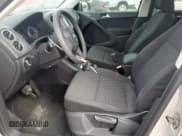 ✅ 2011 Volkswagen Tiguan S • VIN: WVGBV7AXXBW001246 • Лот: 93246825. Опубликован ранее на Copart с пробегом 142 670 миль. Бесплатный доступ к архиву аукционных продаж из США и подробный отчёт об истории автомобиля на DreamBid. Изображение 8.