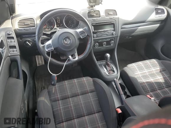 ✅ 2013 Volkswagen Golf GTI Wolfsburg Edition • VIN: WVWHV7AJXDW128608 • Lot: 51327895. Wystawiony na Copart z przebiegiem 137 962 mil. Bezpłatny archiwum sprzedaży aukcyjnych z USA i szczegółowy raport historii pojazdu na DreamBid. Zdjęcie 8.