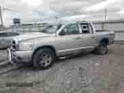 2007 Dodge 1500 SLT z VIN 1D7HU18P27S107019, wystawiony jako Copart lot #71246244 z przebiegiem Nie podano mil oraz Szkoda całkowita • Salvage title. Historia ofert i sprzedaży dostępna na DreamBid. Obrazek 1.
