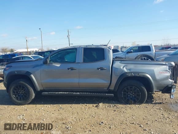 ✅ 2023 Chevrolet Colorado 4WD Trail Boss • VIN: 1GCPTEEK6P1260646 • Лот: 43648543. Опубликован ранее на IAAI с пробегом 48 519 миль. Бесплатный доступ к архиву аукционных продаж из США и подробный отчёт об истории автомобиля на DreamBid. Изображение 15.