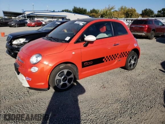 ✅ 2014 FIAT 500e • VIN: 3C3CFFGE5ET172944 • Lot: 73058574. Listed on Copart with 52,993 mi. Free auction sales archive from the USA and detailed vehicle history report at DreamBid. Image 1.